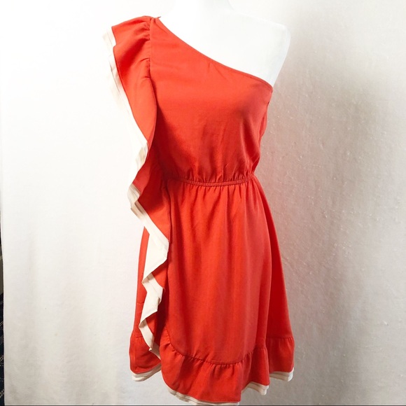 Chelsea & Violet Dresses & Skirts - Chelsea & Violet One Shoulder Dress. Size Small